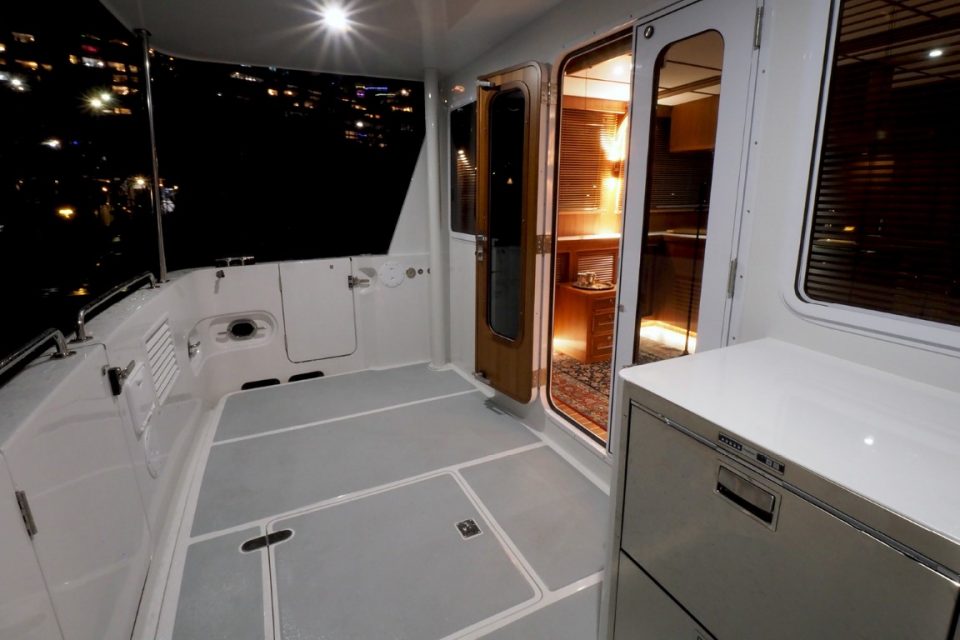 Helmsman Trawlers 46E Pilothouse