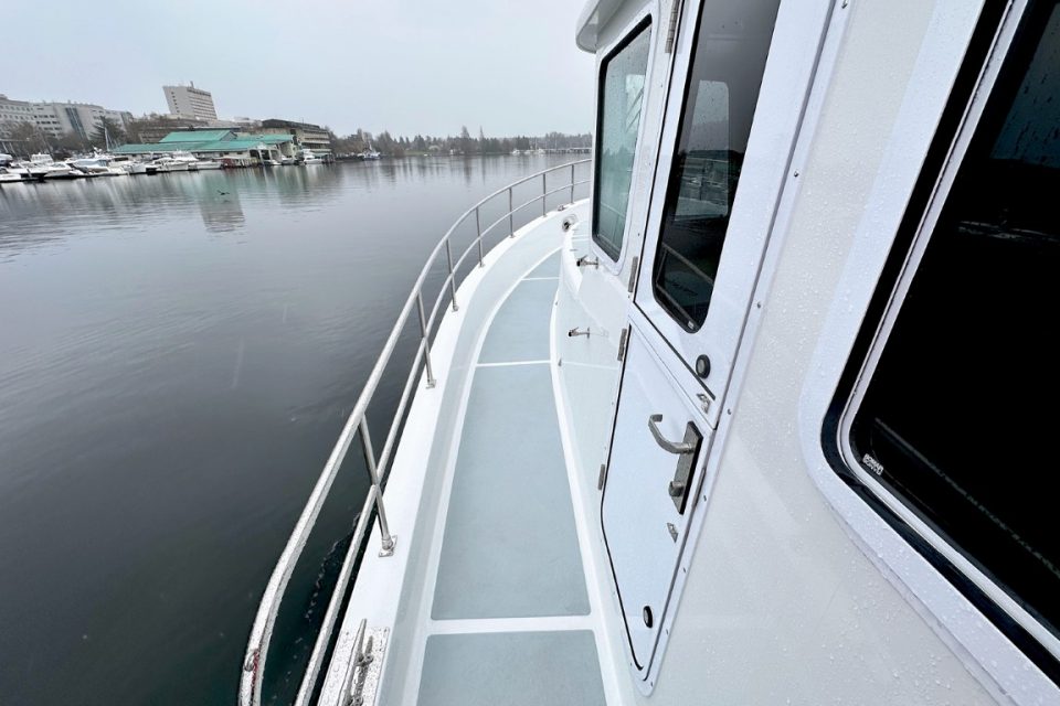 Helmsman Trawlers 46E Pilothouse