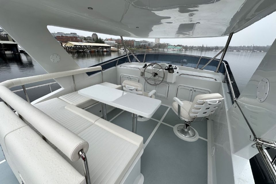 Helmsman Trawlers 46E Pilothouse