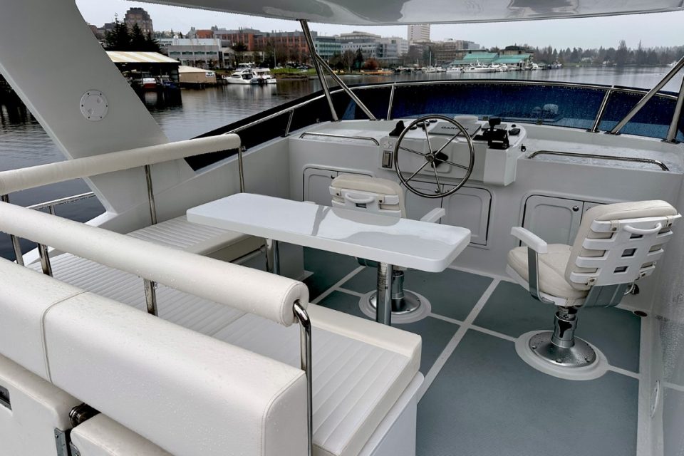 Helmsman Trawlers 46E Pilothouse
