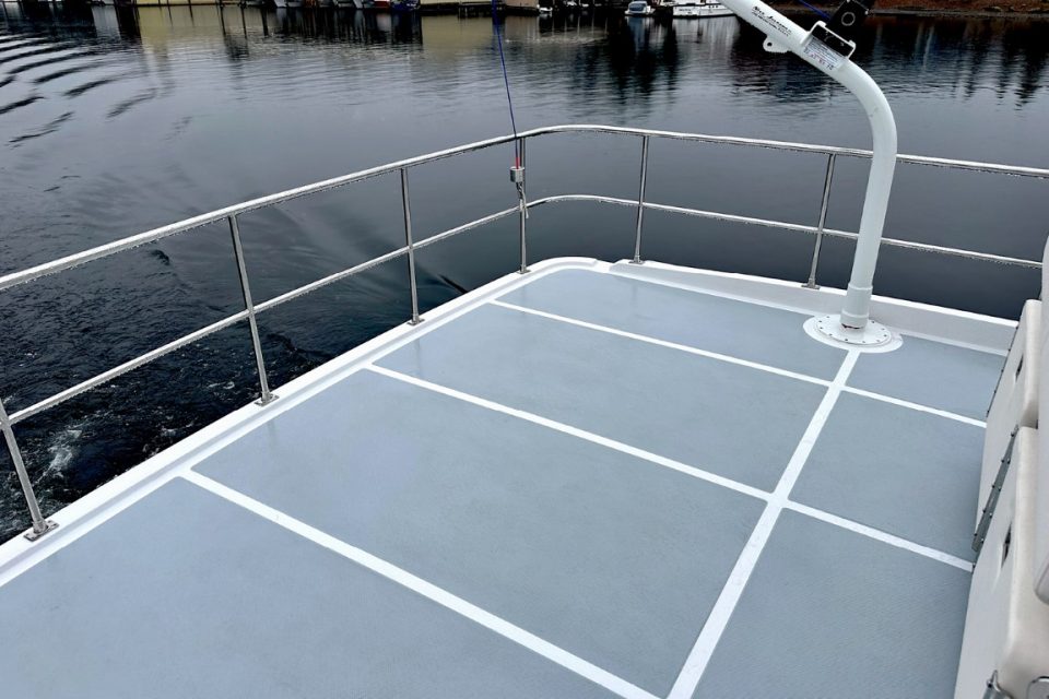 Helmsman Trawlers 46E Pilothouse