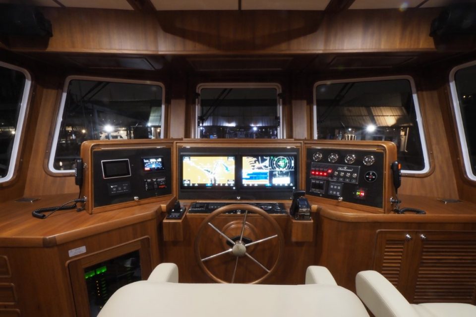 Helmsman Trawlers 46E Pilothouse