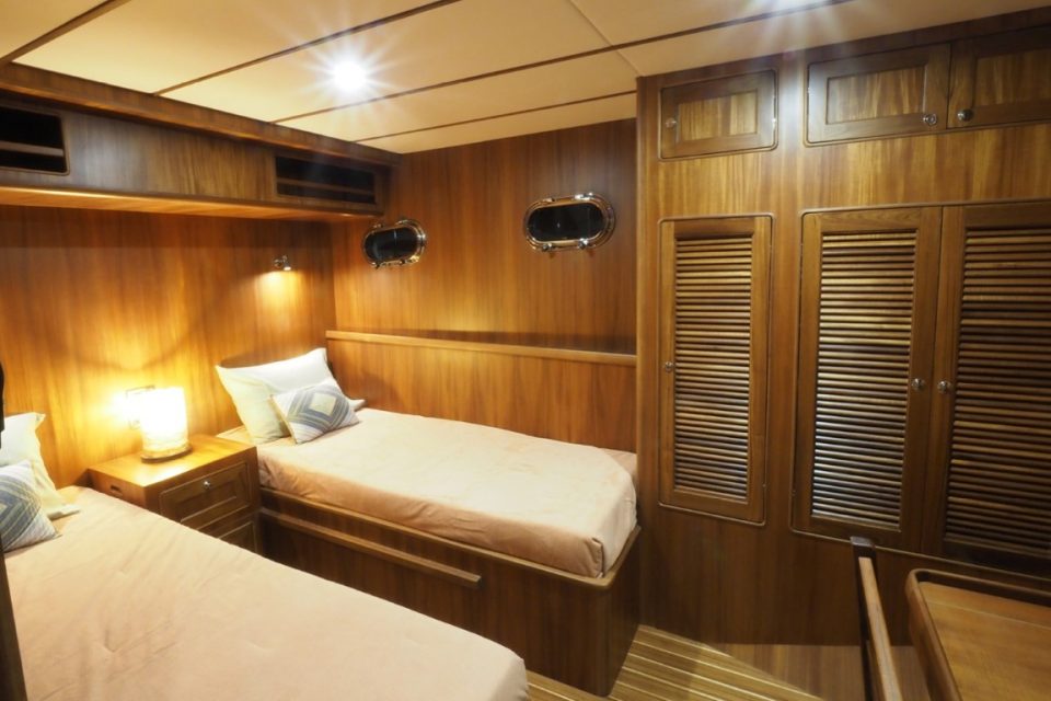 Helmsman Trawlers 46E Pilothouse
