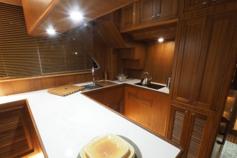 Helmsman Trawlers 46E Pilothouse