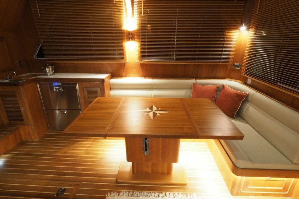 Helmsman Trawlers 46E Pilothouse