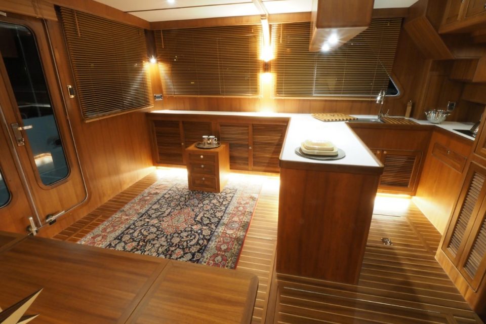 Helmsman Trawlers 46E Pilothouse