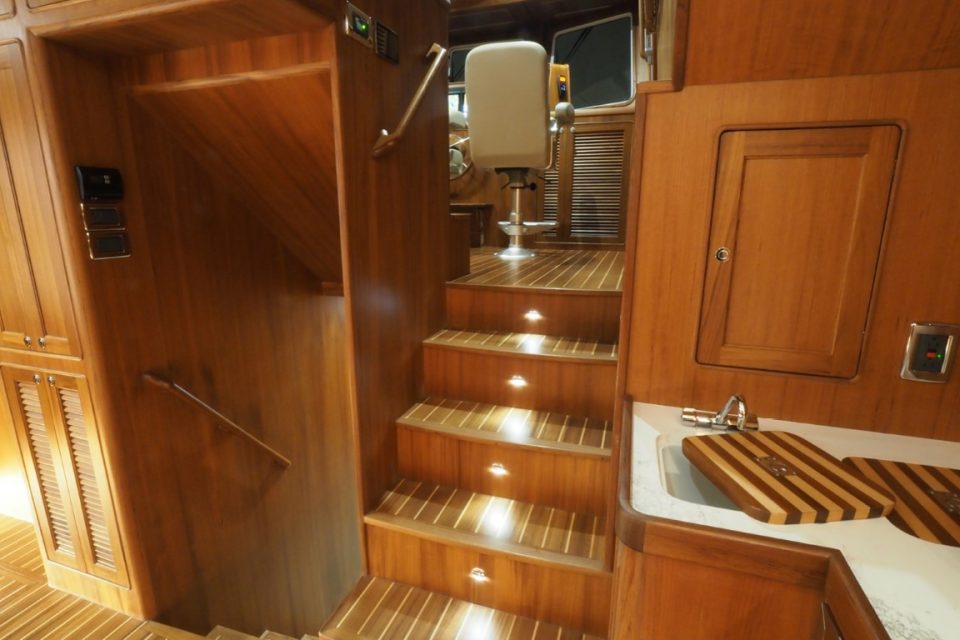 Helmsman Trawlers 46E Pilothouse