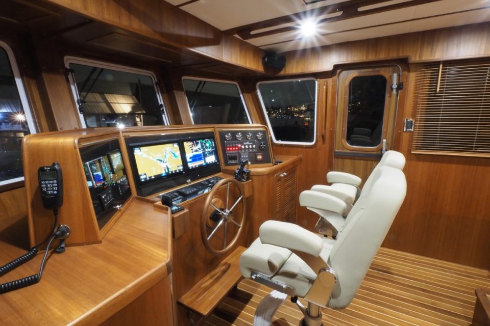 Helmsman Trawlers 46E Pilothouse