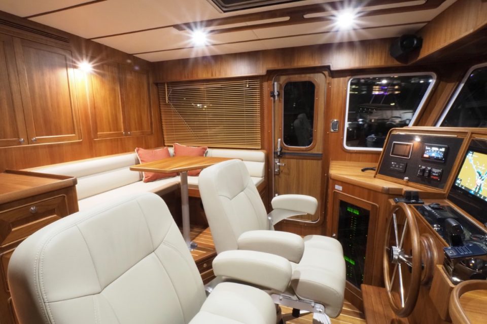 Helmsman Trawlers 46E Pilothouse