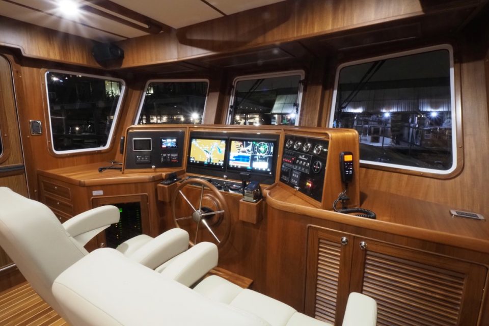 Helmsman Trawlers 46E Pilothouse