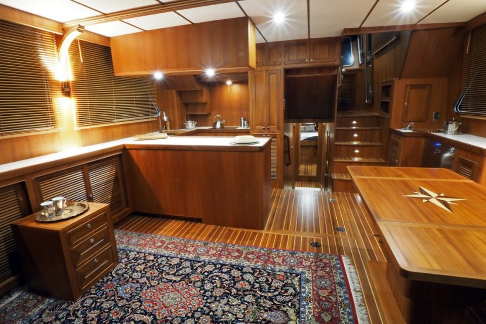 Helmsman Trawlers 46E Pilothouse