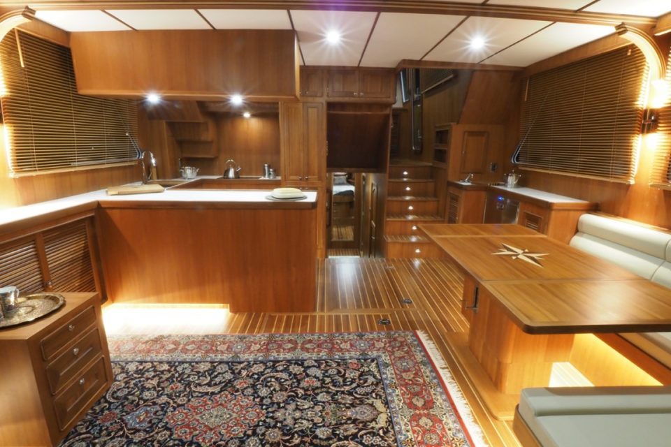 Helmsman Trawlers 46E Pilothouse