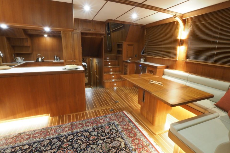 Helmsman Trawlers 46E Pilothouse