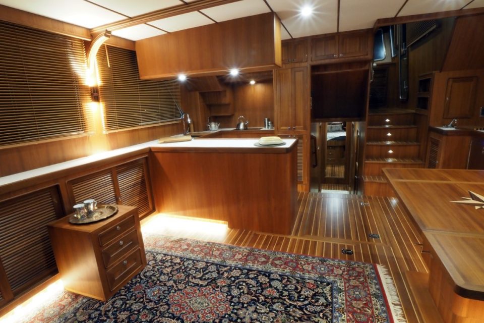 Helmsman Trawlers 46E Pilothouse