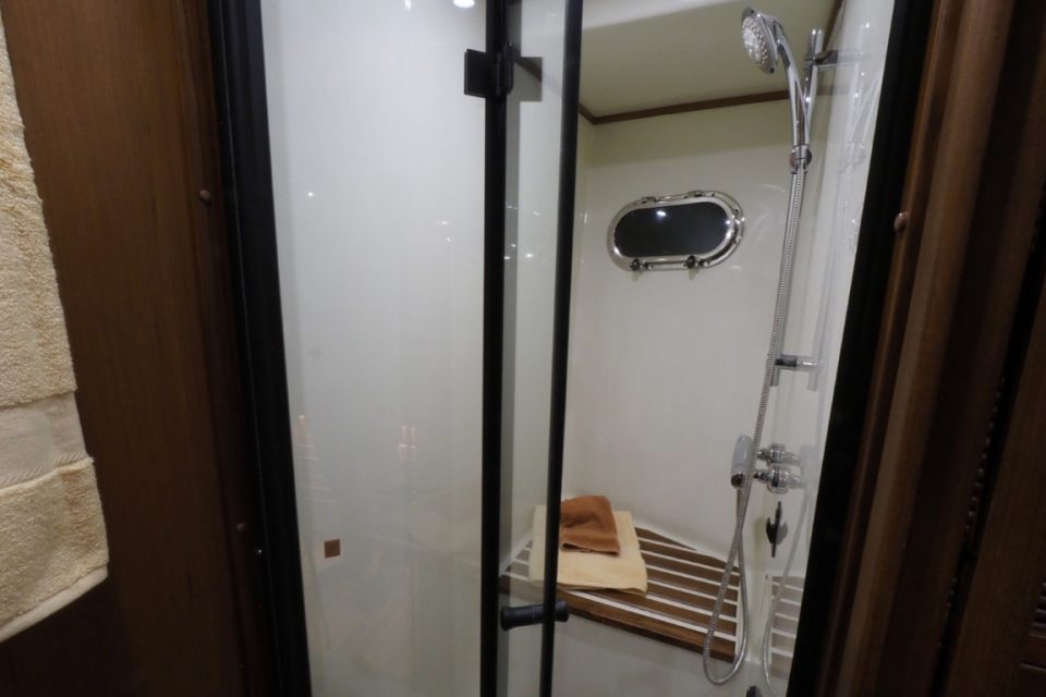 Helmsman Trawlers 46E Pilothouse