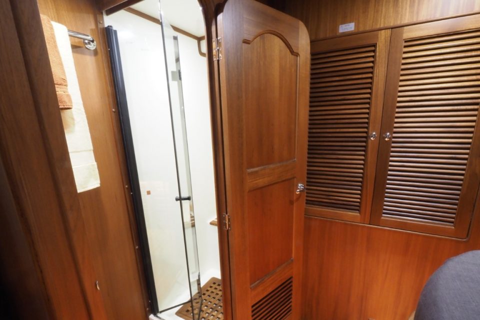 Helmsman Trawlers 46E Pilothouse