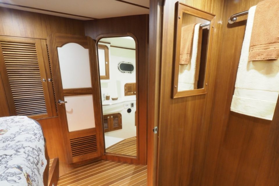 Helmsman Trawlers 46E Pilothouse