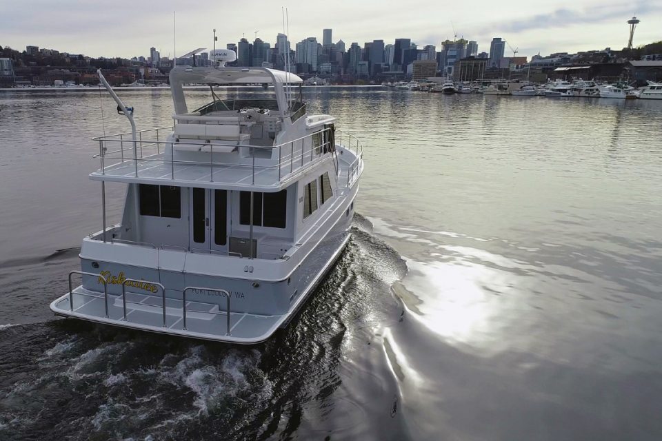 Helmsman Trawlers 46E Pilothouse