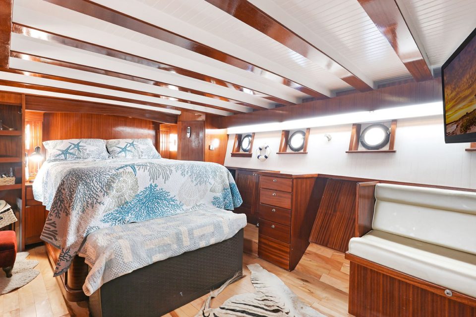 1935 Fenner & Hood Cruiser 70