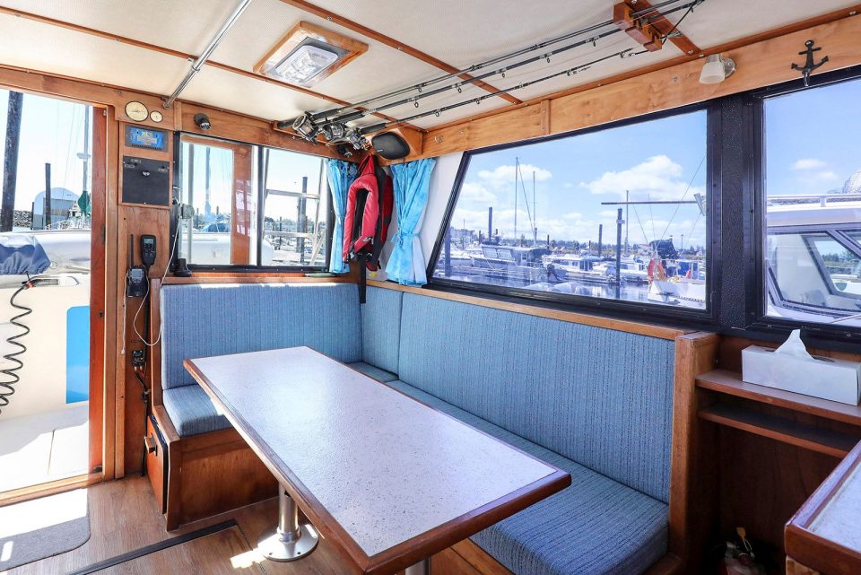 1990 Camano 31 Troll