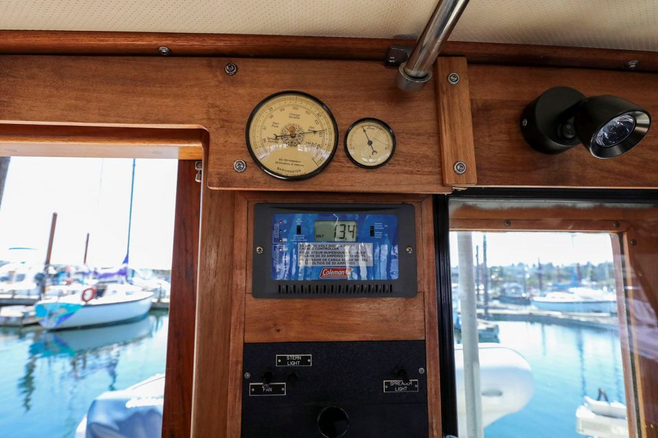 1990 Camano 31 Troll