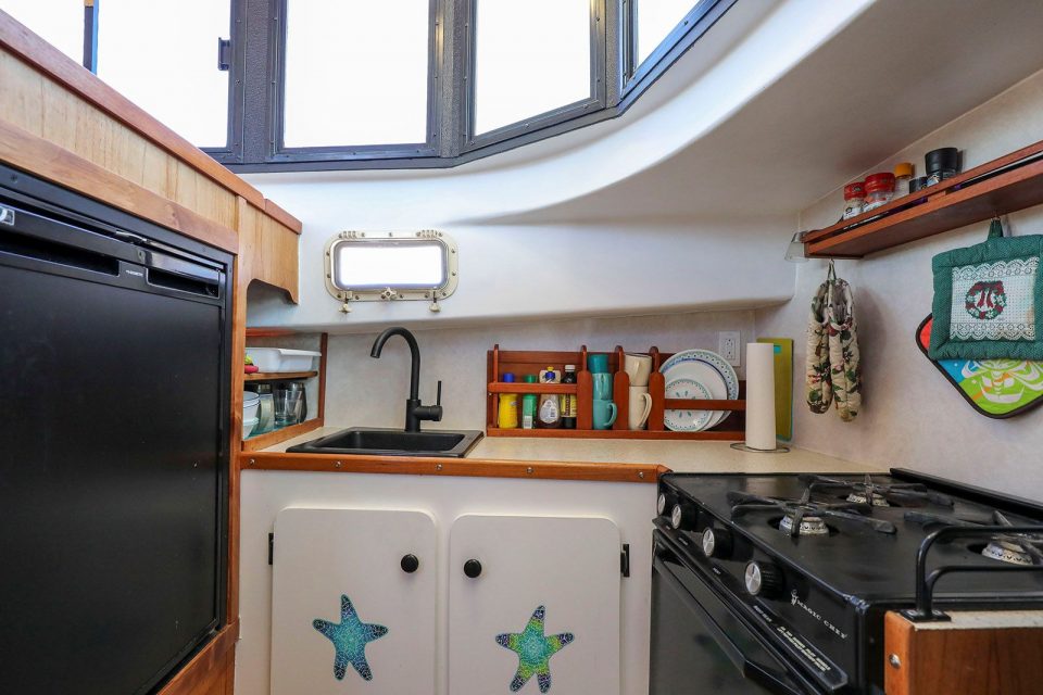 1990 Camano 31 Troll