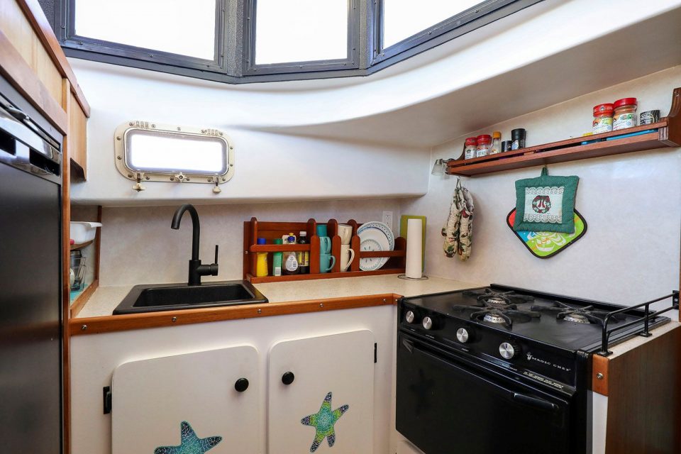 1990 Camano 31 Troll