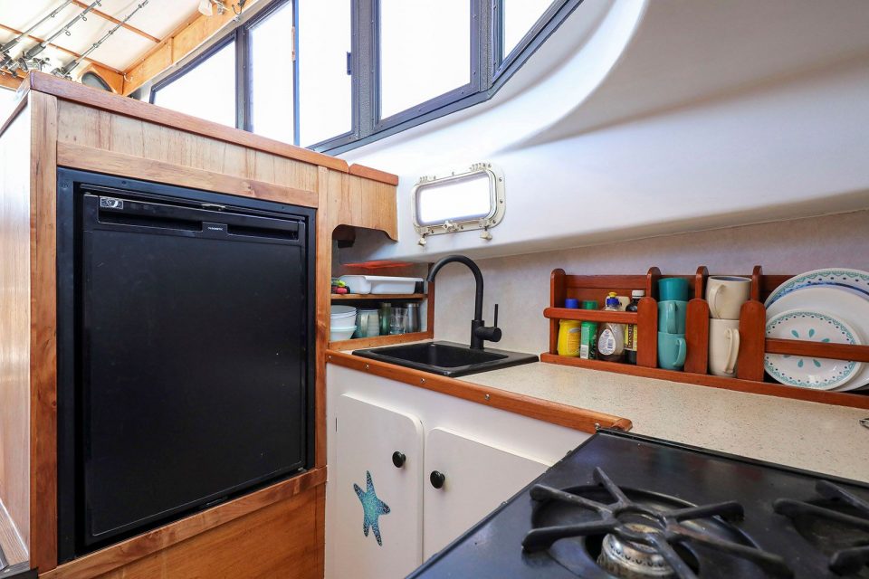 1990 Camano 31 Troll