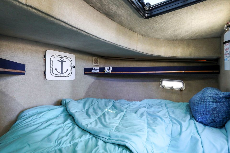 1990 Camano 31 Troll