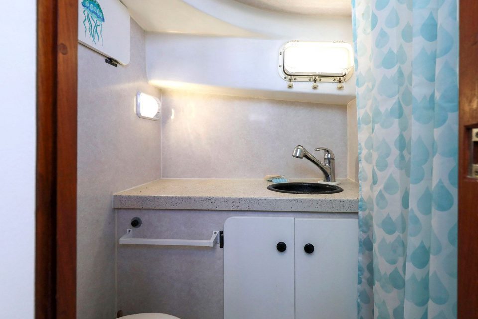 1990 Camano 31 Troll