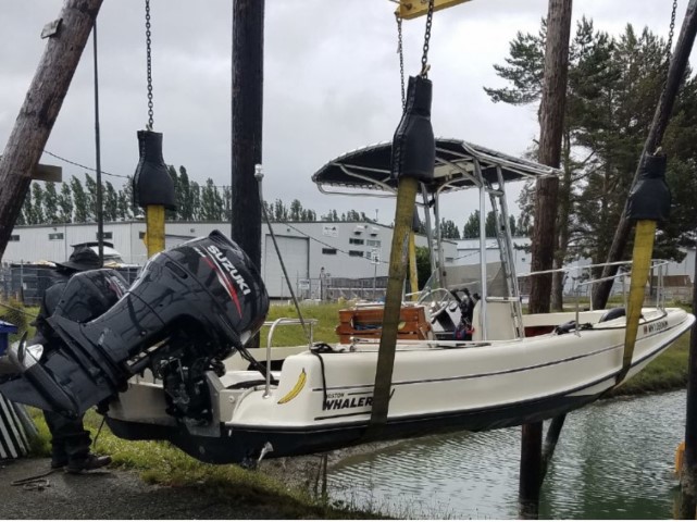 2011 Boston Whaler Outrage 22