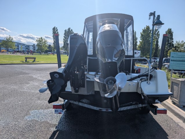 2011 Boston Whaler Outrage 22