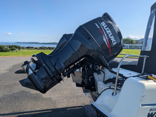 2011 Boston Whaler Outrage 22
