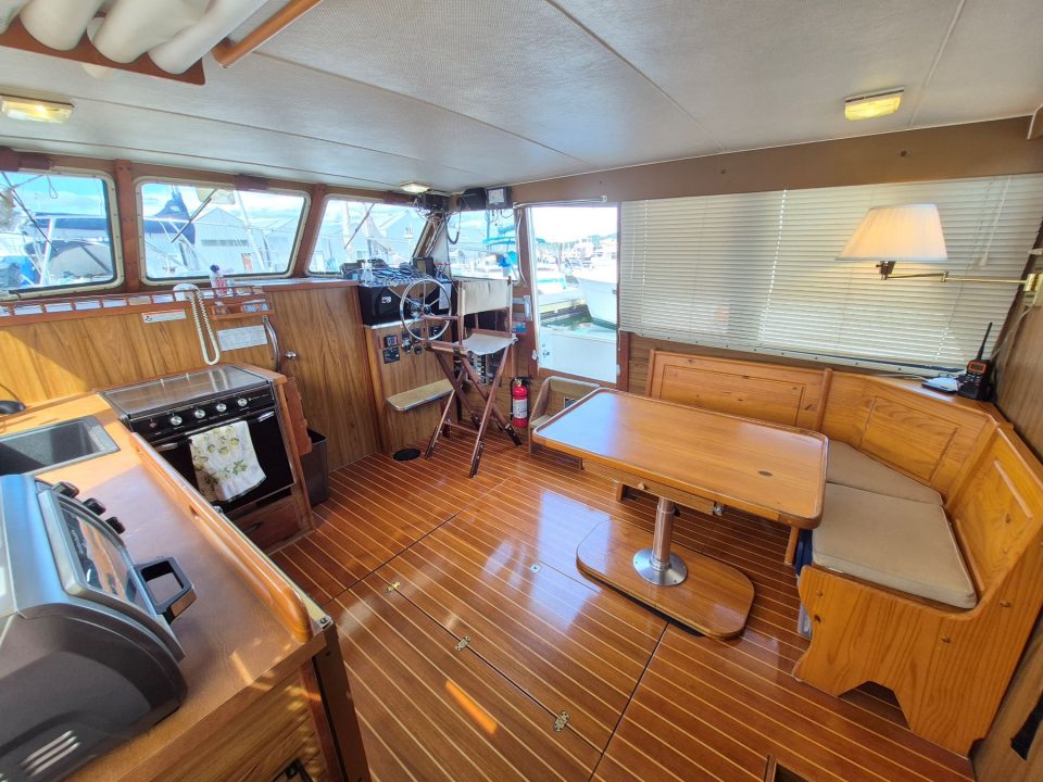 1977 Tollycraft 34 Tri Cabin