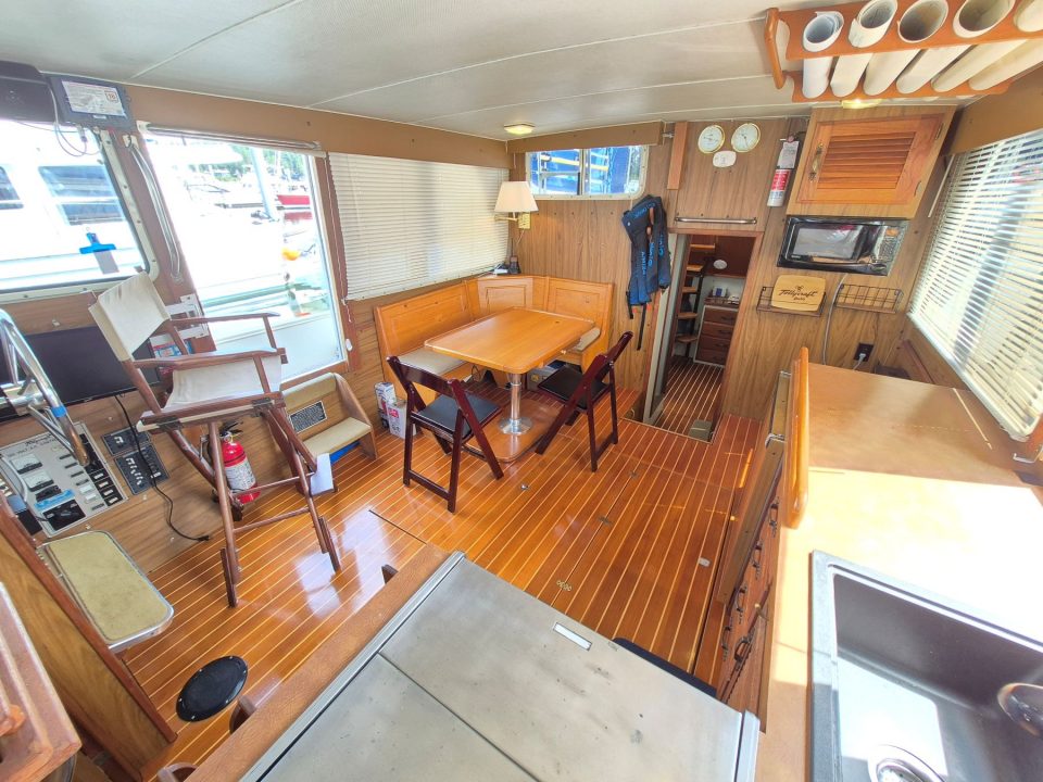 1977 Tollycraft 34 Tri Cabin