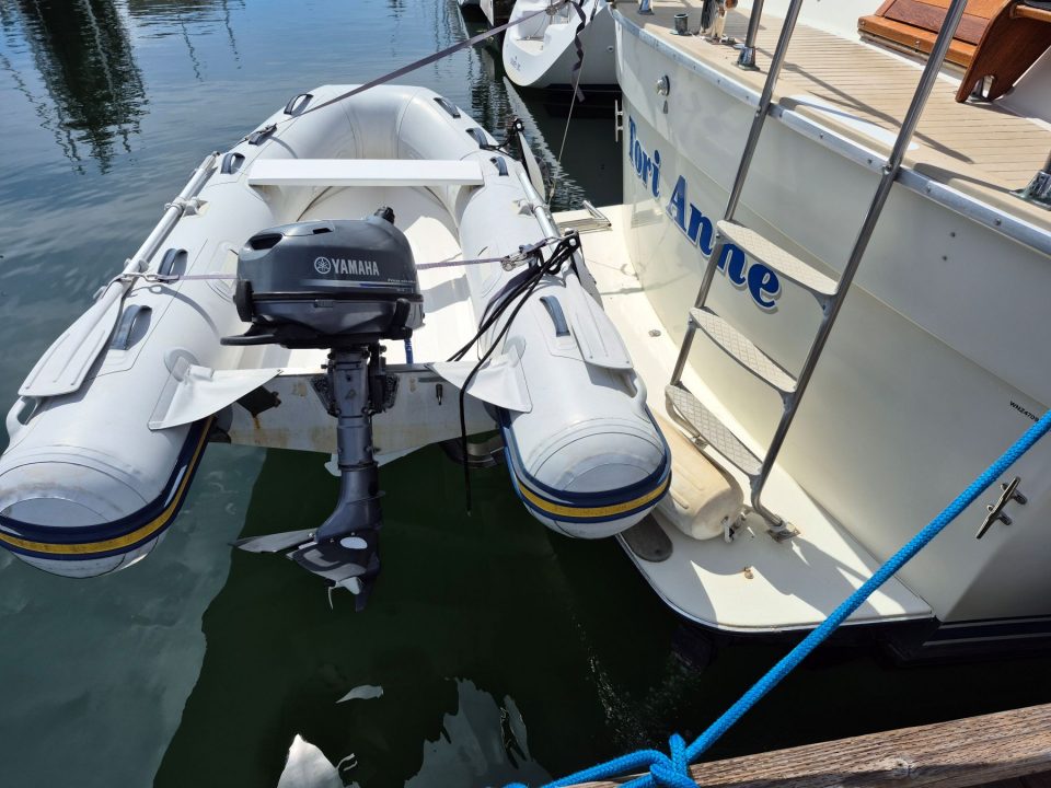 1977 Tollycraft 34 Tri Cabin