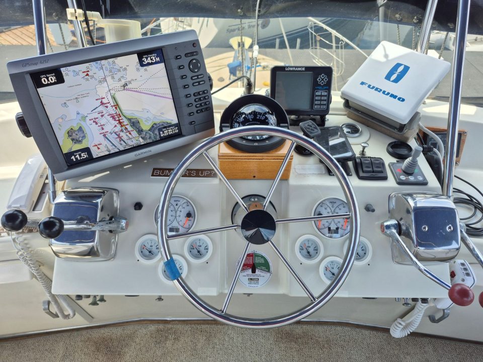 1977 Tollycraft 34 Tri Cabin