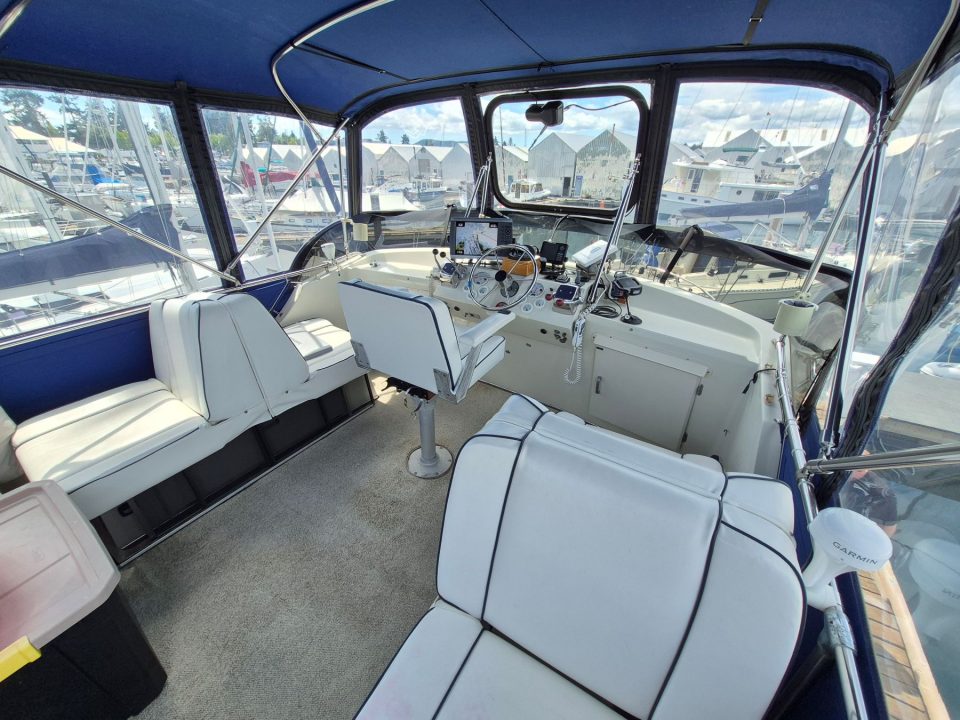 1977 Tollycraft 34 Tri Cabin