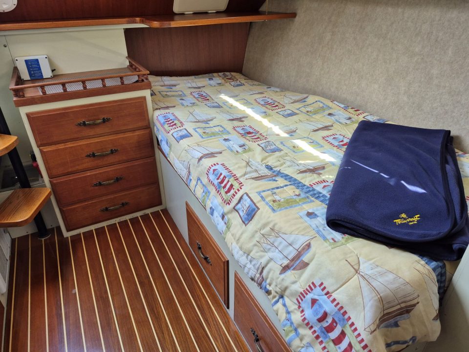 1977 Tollycraft 34 Tri Cabin