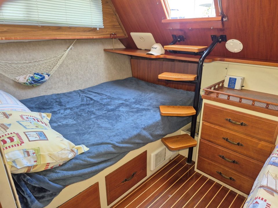 1977 Tollycraft 34 Tri Cabin