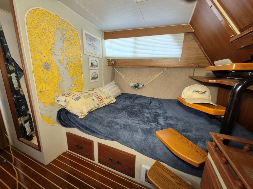 1977 Tollycraft 34 Tri Cabin
