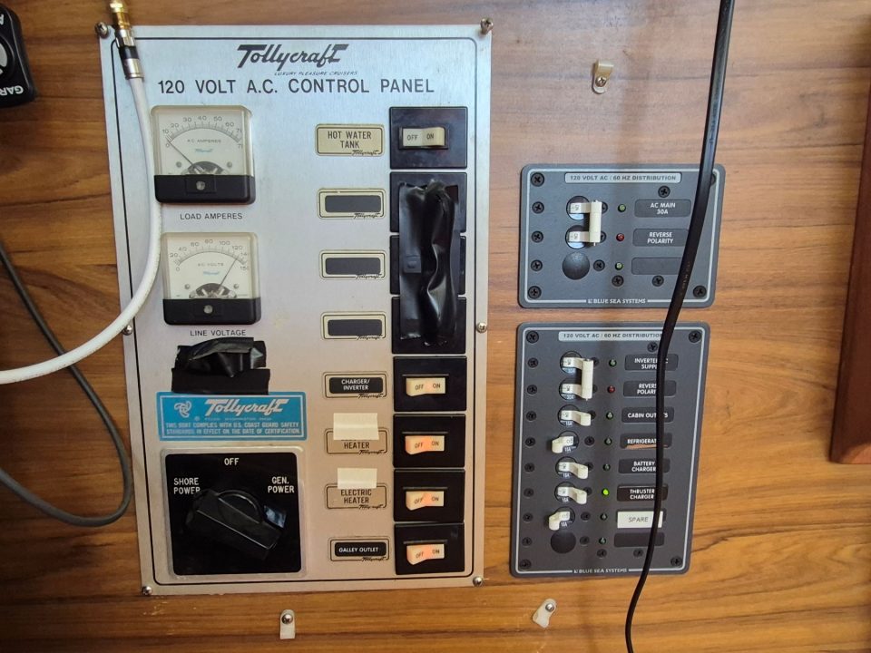 1977 Tollycraft 34 Tri Cabin