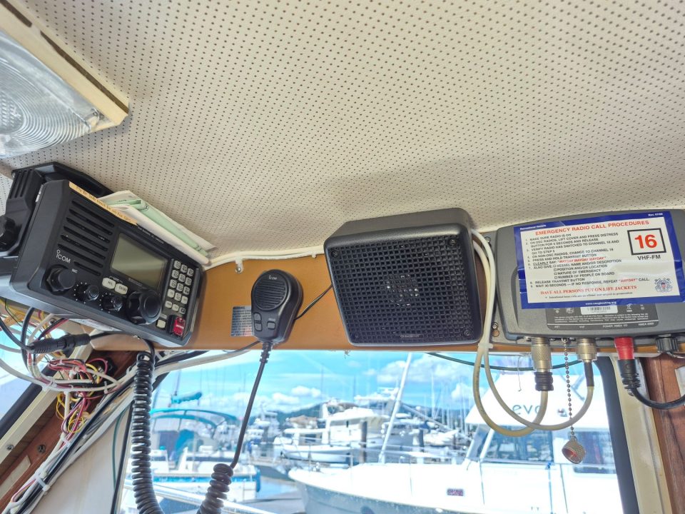 1977 Tollycraft 34 Tri Cabin