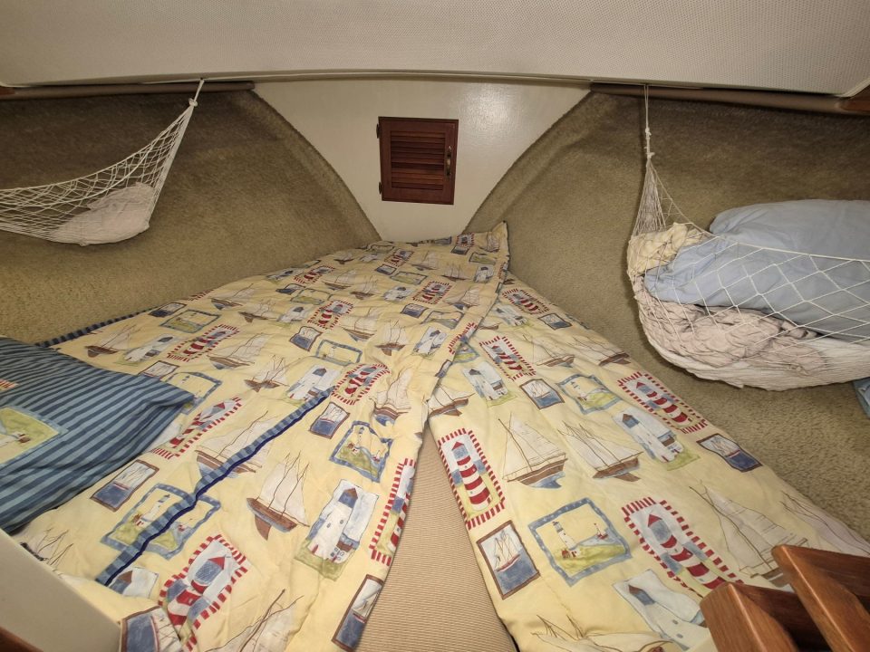 1977 Tollycraft 34 Tri Cabin