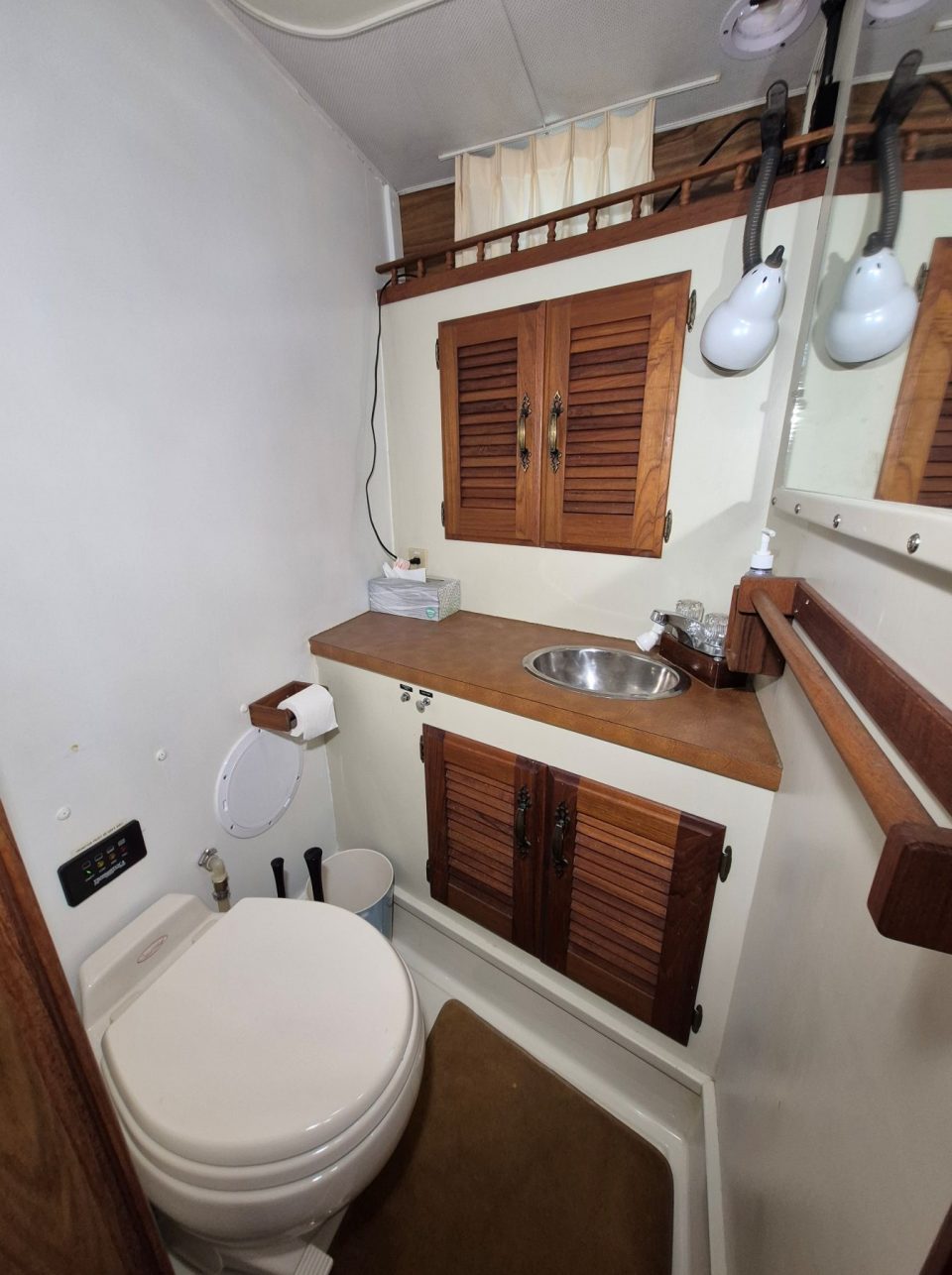 1977 Tollycraft 34 Tri Cabin