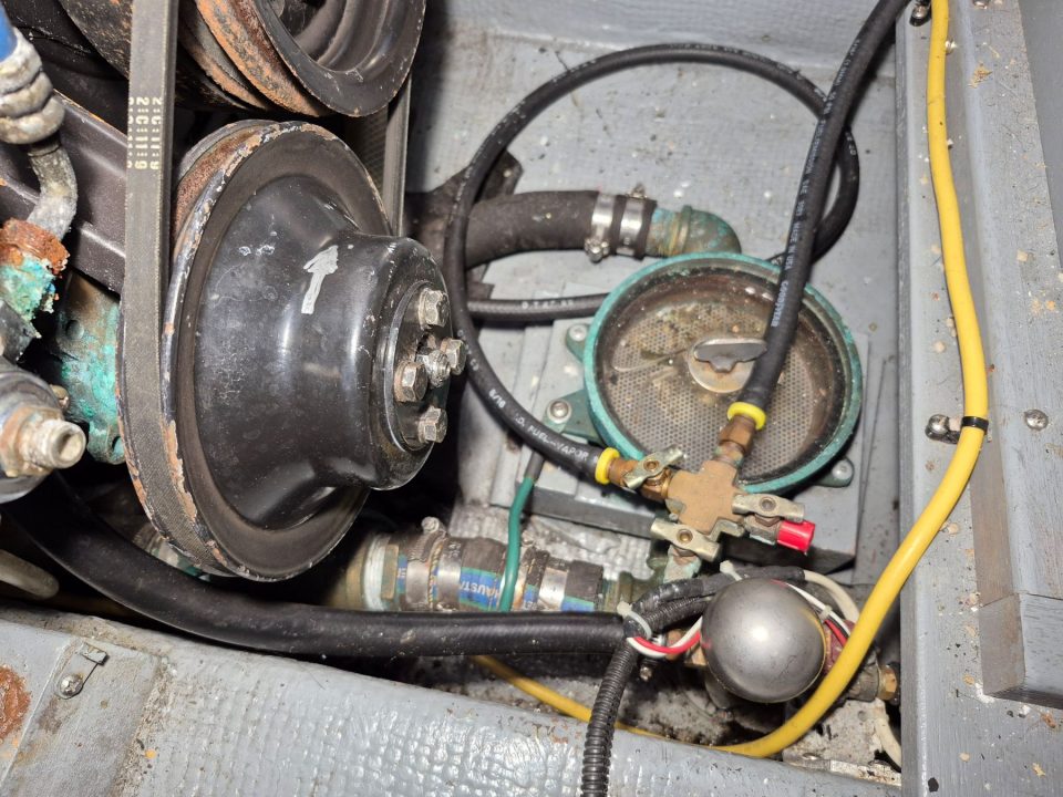 1977 Tollycraft 34 Tri Cabin