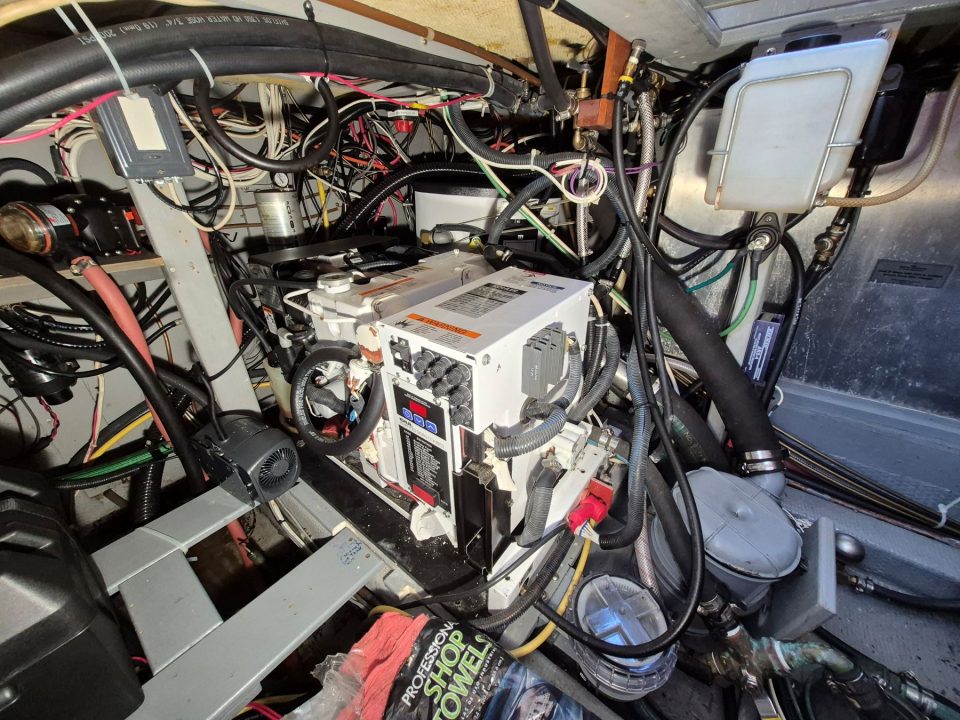 1977 Tollycraft 34 Tri Cabin