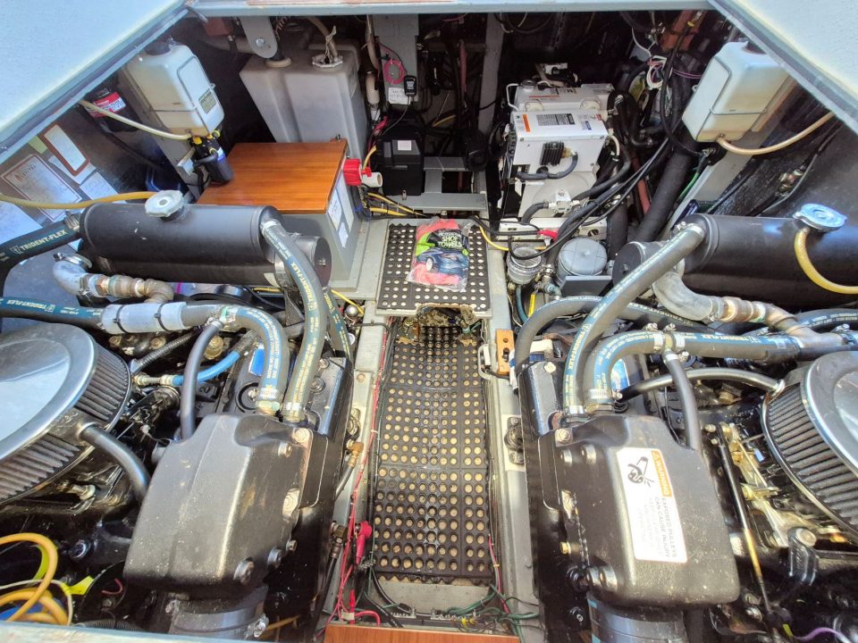 1977 Tollycraft 34 Tri Cabin