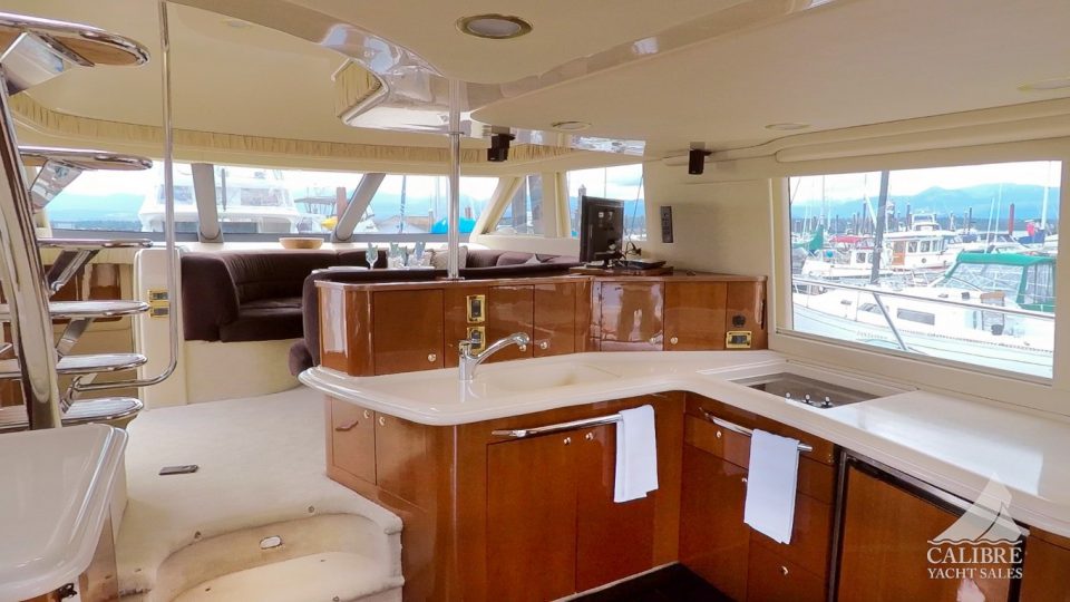 2002 Sea Ray 540 Cockpit Motor Yacht