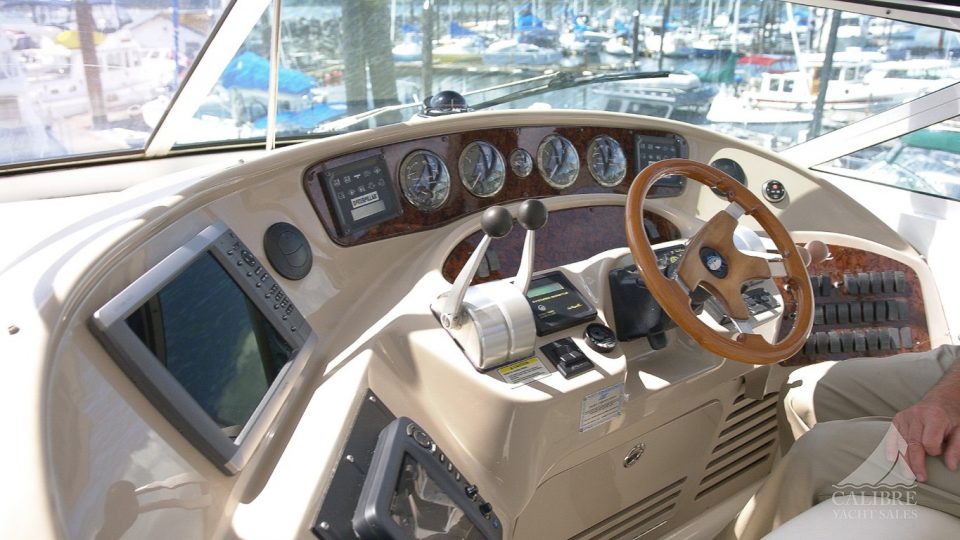 2002 Sea Ray 540 Cockpit Motor Yacht